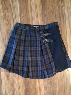 Vintage Hot Topic Black & Gray Plaid Pleated Mini Skirt with Buckle Detail